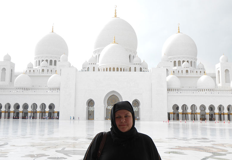 <span class="TextRun SCXW139175588" lang="EN-US" xml:lang="EN-US"><span class="NormalTextRun SCXW139175588">Young woman standing in front of grand, white building.</span></span>